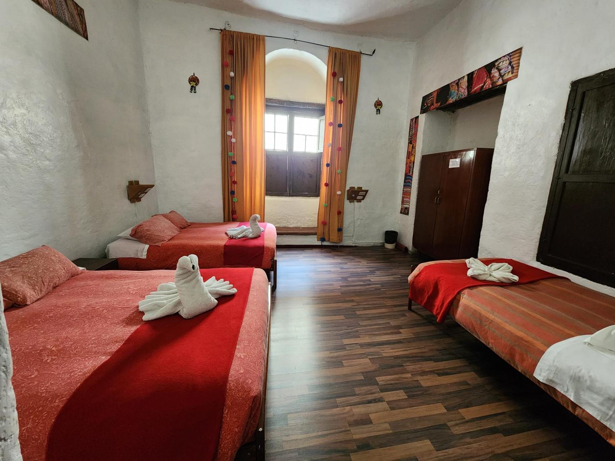 Pirwa Backpackers Colonial Albergue *